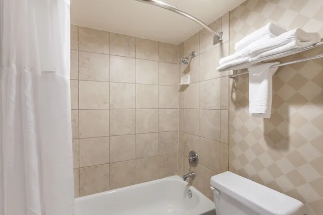 Room, 2 Double Beds, Bay View, Low Floor، Ramada by Wyndham San Diego National City 3/3