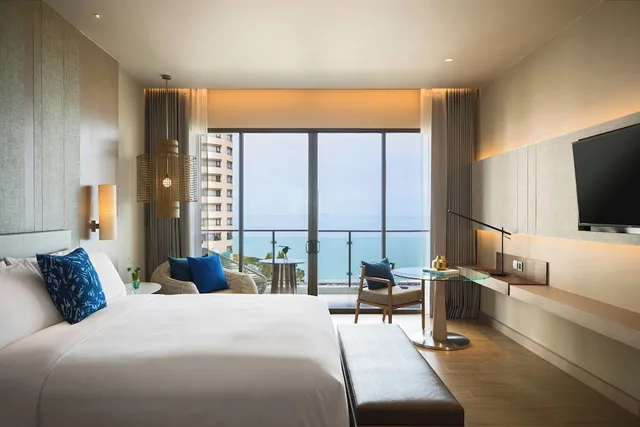 جناح بإطلالة على البحر بشرفة بغرفة نوم واحدة، Renaissance Pattaya Resort Spa 4/10