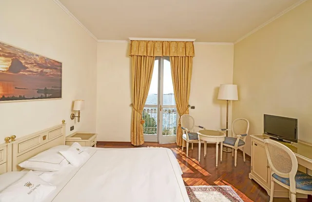 غرفة ثلاثية، Hotel Savoy Palace 2/8