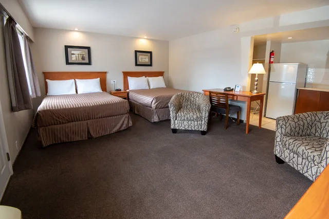Room, 2 Queen Beds, Canadas Best Value Inn Prince George 4/8