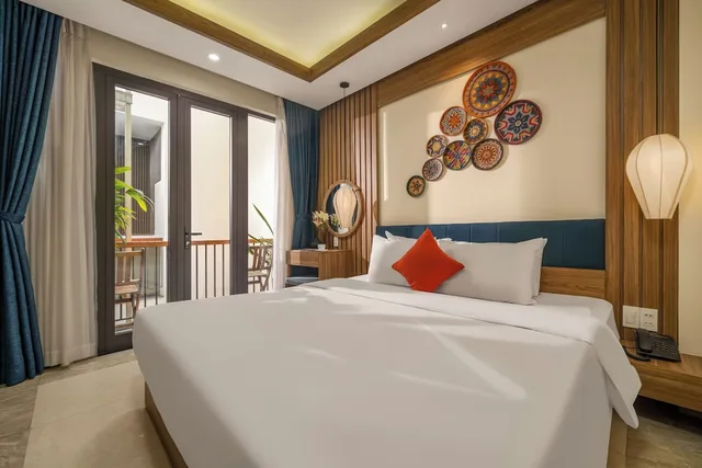 غرفة ديلوكس بسرير كينج بشرفة، Southern Hotel Hoi An 2/10