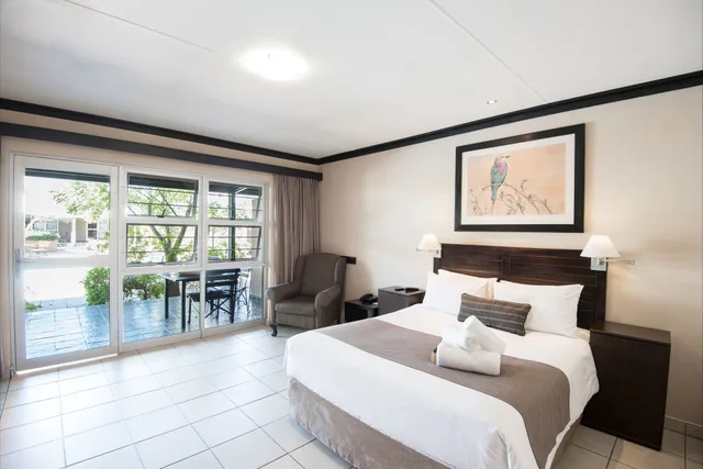 Luxury, Queen Bed, Pool View, Arebbusch Travel Lodge 1/8