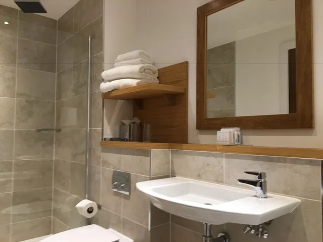 غرفة ديلوكس عائلية بسرير مزدوج وسرير بطابقين وسرير بطابقين، Kingsmills Hotel 1/6