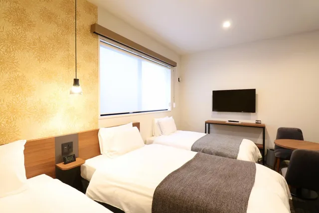 غرفة بثلاثة أسرّة مع سرير إضافي، M's Hotel Nijojo Oike 3/3