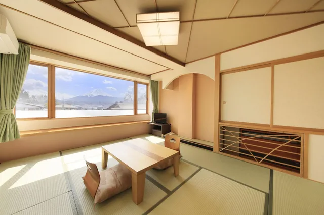 غرفة تقليدية بإطلالة على الجبل، Lakeland Hotel Mizunosato 1/3