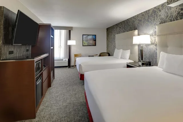 غرفة بسريرين كوين لذوي الإعاقة، Drury Inn Paducah 1/5
