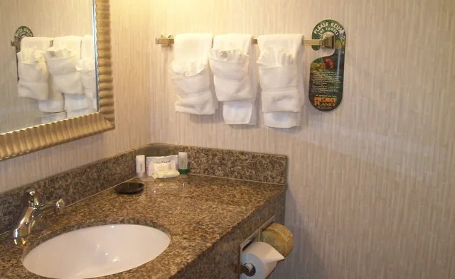 غرفة بريميوم بسرير كينج بحوض جاكوزي، HOLIDAY INN ROCK SPRINGS 5/8