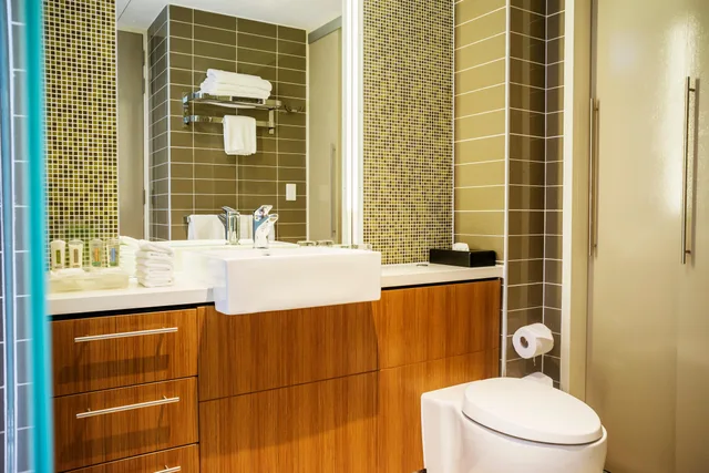 جناح بسرير كينج وسريرين مزدوجين بشرفة بغرفتي نوم، Holiday Inn Port Moresby 2/4
