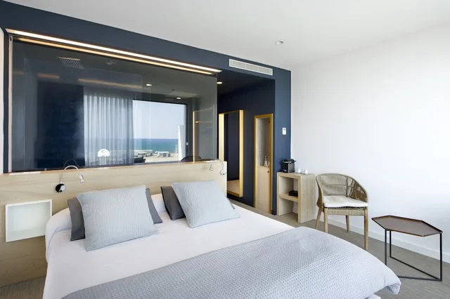 غرفة بسرير كينج بإطلالة على البحر، Donna Hotel Boutique 2/4