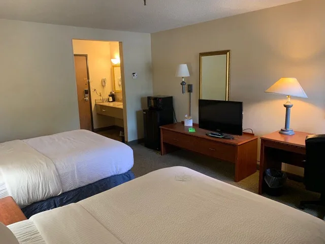غرفة بسريرين كوين، La Quinta Inn and Suites by Wyndham Cincinnati North 1/5