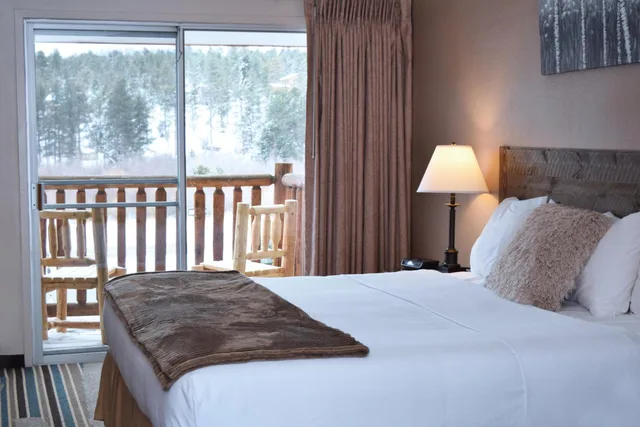 غرفة بسرير كينج بشرفة، Alpine Trail Ridge Inn 1/9