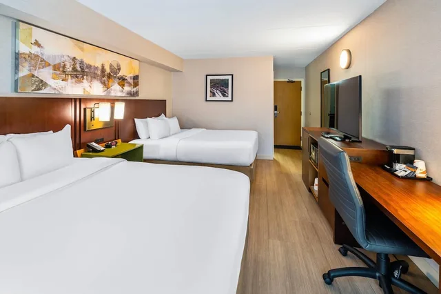 Standard, 2 Queen Beds, Ground Floor, Comfort Inn Sudbury East 2/10