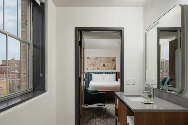 غرفة بسريرين كوين لذوي الإعاقة، Hotel Forty Five, Macon, a Tribute Portfolio Hotel 5/6