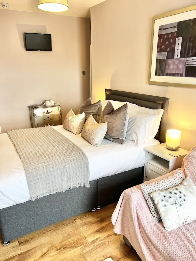 جناح ديلوكس بفراش فوتون، Devon House Guest House 3/4