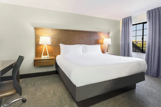 جناح بسرير كينج بغرفتي نوم بمطبخ، Staybridge Suites Reno 3/5