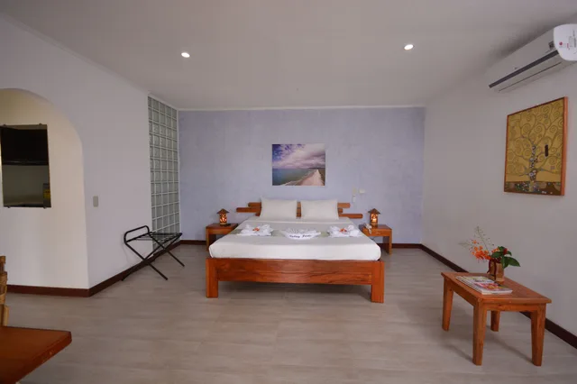 استوديو بسرير كينج، Munting Paraiso 4/6