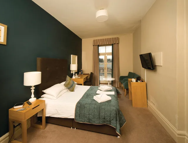 غرفة قياسية بسرير مزدوج، Ship and Castle Hotel 2/2