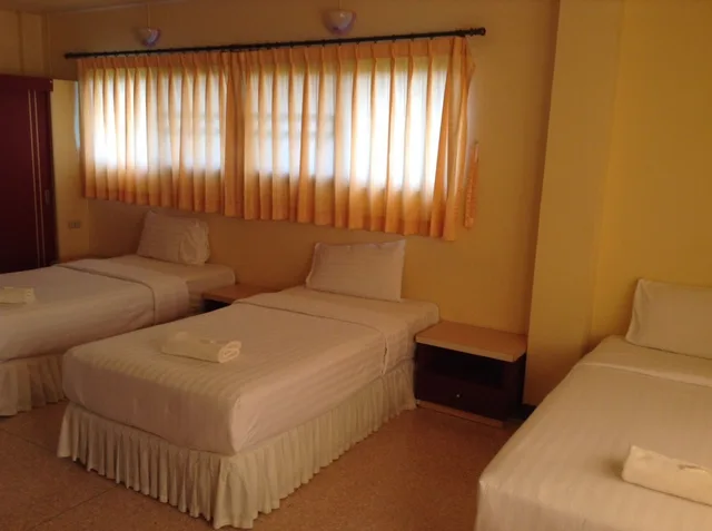 غرفة قياسية ثلاثية بثلاثة أسرّة، Srisomthai Hotel 1/3