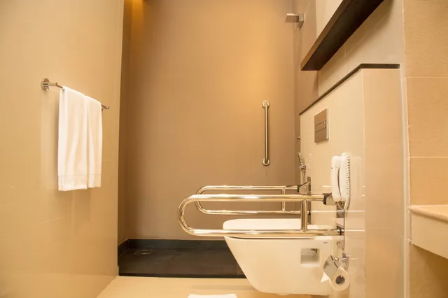 Deluxe, Twin Beds, Accessible, Doubletree By Hilton Weerawila Rajawarna Resort 5/6