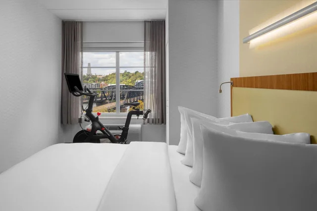 Executive, Studio, Multiple Beds, High Floor, Springhill Suites Pittsburgh Southside Works 1/5