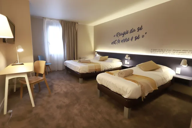 غرفة ثلاثية بسرير كينج وسرير فردي، Antares Honfleur 3/5