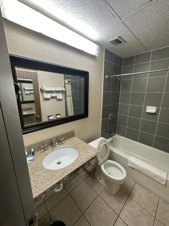 غرفة قياسية، Rodeway Inn Zanesville OH 3/3