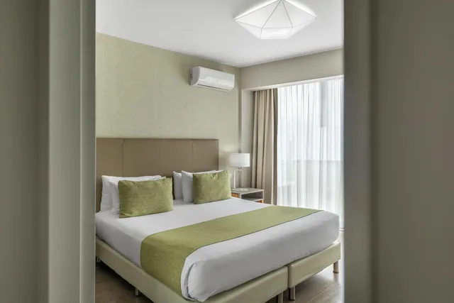 2 Rooms, Suite, Queen Bed, Dazzler By Wyndham Buenos Aires Polo 1/3