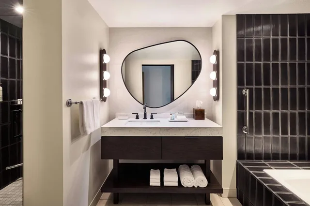 جناح بغرفة نوم واحدة، Renaissance Phoenix Glendale Hotel And Spa 3/3