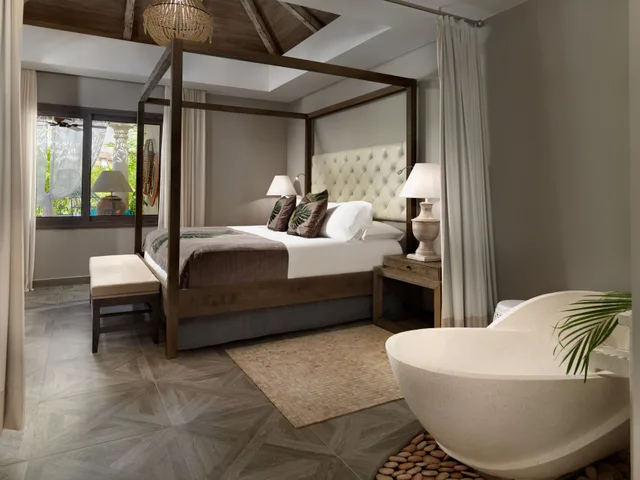 2 Bedrooms, River, Villa, Private Heated Pool، Royal River Luxury Hotel (Adults Only +16) 1/1