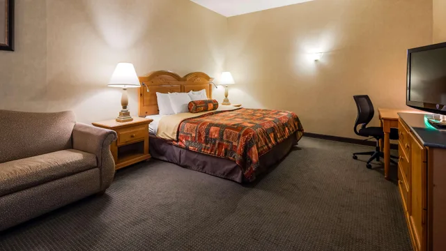 غرفة بسرير كينج، Best Western Plus Revere Inn & Suites 7/10