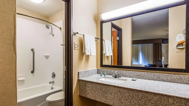غرفة بسرير مزدوج، Best Western Northgate Inn 2/2