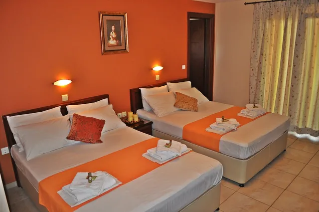 غرفة رباعية بسرير مزدوج وسريرين منفصلين، Hotel Vizantio 1/7