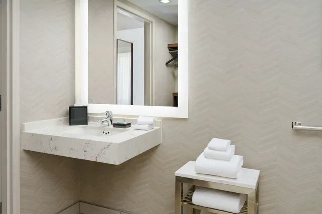 غرفة، Courtyard By Marriott Orlando Downtown 6/8