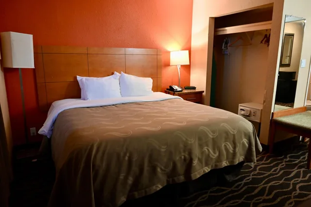 جناح بسرير كينج بغرفة نوم واحدة، Quality Inn & Suites I-35 Near Frost Bank Center San Antonio, TX 5/10