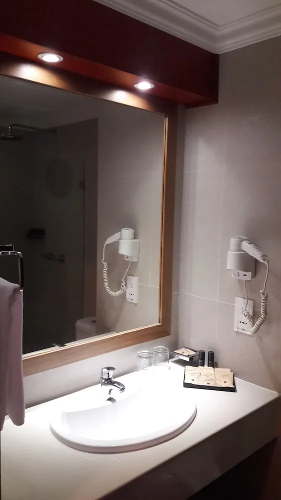 غرفة قياسية بسرير كينج، Berjaya Beau Vallon Bay Resort & Casino 3/3