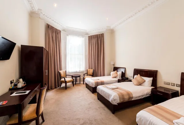 غرفة ثلاثية، The Villa Kensington 1/4