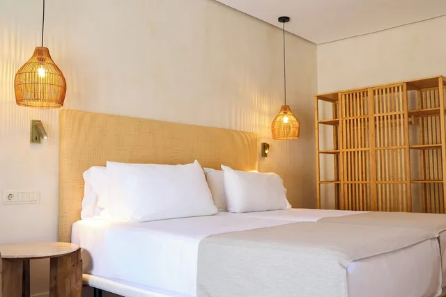 غرفة بسرير مزدوج وسريرين منفصلين بشرفة، Del Mar Hotel And Spa 4/5
