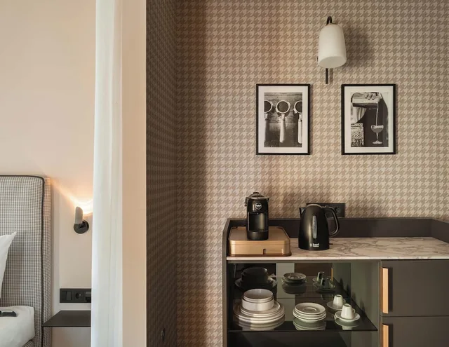 جناح جونيور بسرير كوين، Hotel Miano 9/10