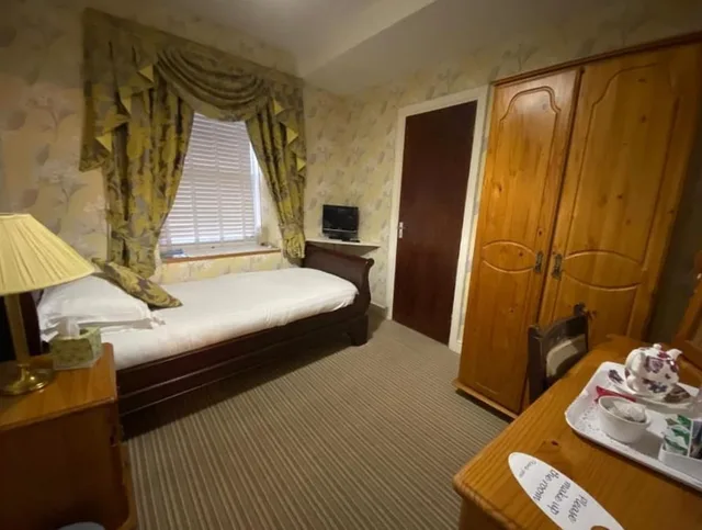 غرفة اقتصادية مفردة بسرير فردي، OYO Lamphey Hall Hotel 3/3