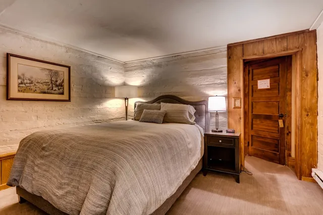 Petite, Suite, Queen and Twin Beds, Ski Tip Lodge 3/9