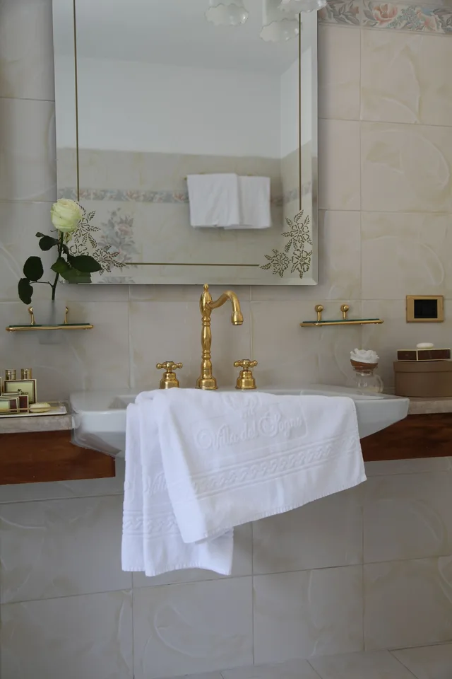 غرفة تنفيذية بسرير مزدوج بإطلالة على البحيرة، Hotel Villa Del Sogno 7/7