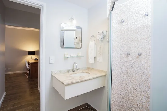 شقة بريميوم بسرير مزدوج وسريرين منفصلين بغرفتي نوم، TRAVEL INN PARK AVENUE 2/2