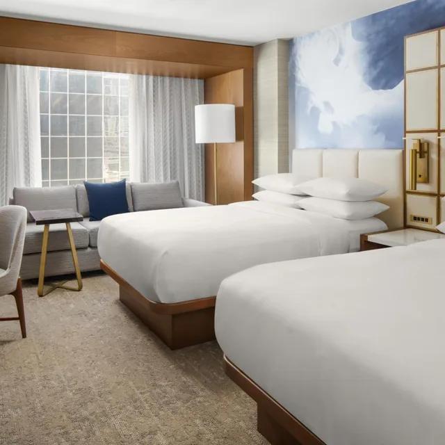 غرفة بسريرين مزدوجين في طابق مرتفع، Houston Marriott Uptown by the Galleria 2/6