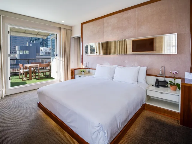 Premier, King Bed, Terrace, 33 Hotel, New York City, Seaport 5/8