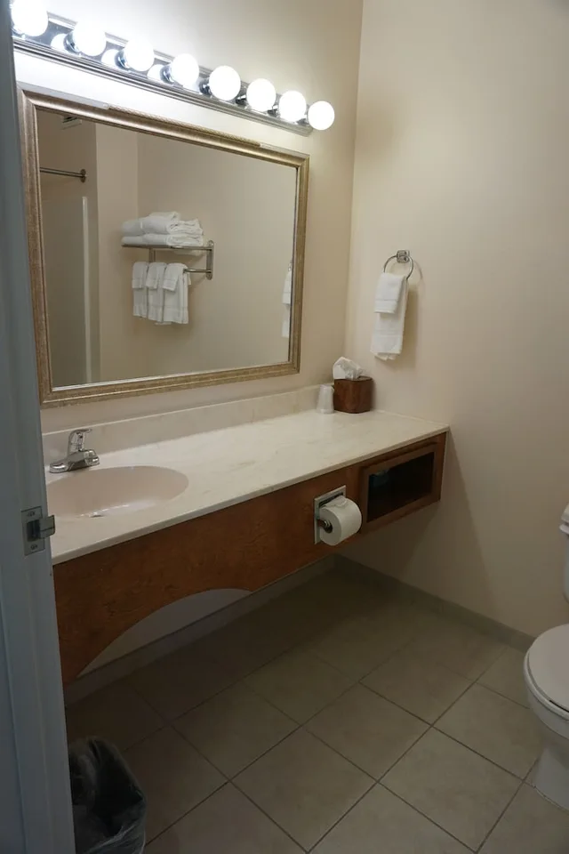 جناح بسريرين كوين بغرفتي نوم، River Hills Hotel 4/6