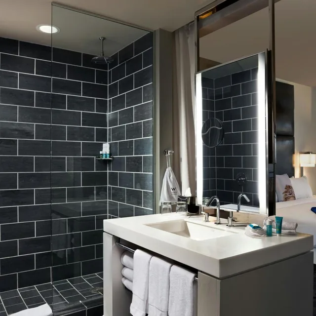 Superior, King Bed, City View, Top Floor, W Dallas Victory 3/4