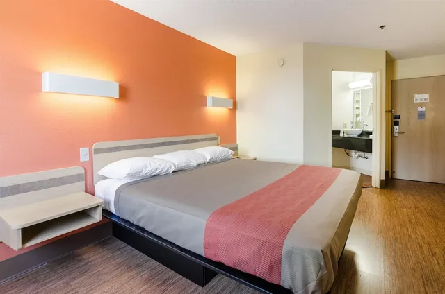 غرفة قياسية بسرير كينج لذوي الإعاقة، Motel6 Bristol, VA 5/10