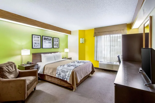 غرفة بسرير كوين، Sleep Inn Sioux Falls Airport, SD 1/6