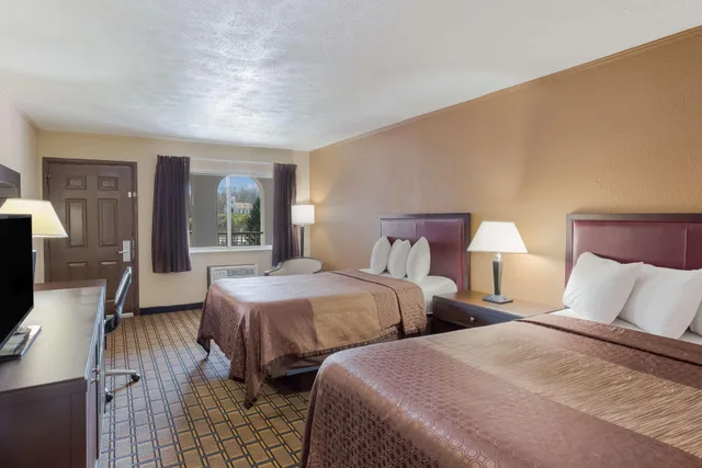 غرفة بسريرين مزدوجين، SureStay Hotel by Best Western Summersville 4/8