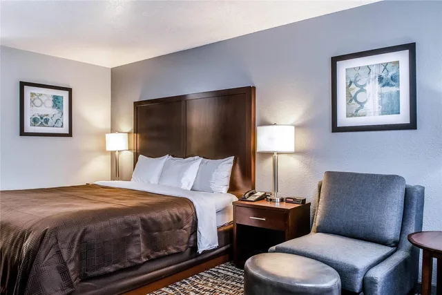 غرفة بسرير كينج، Clarion Hotel By Humboldt Bay 2/4